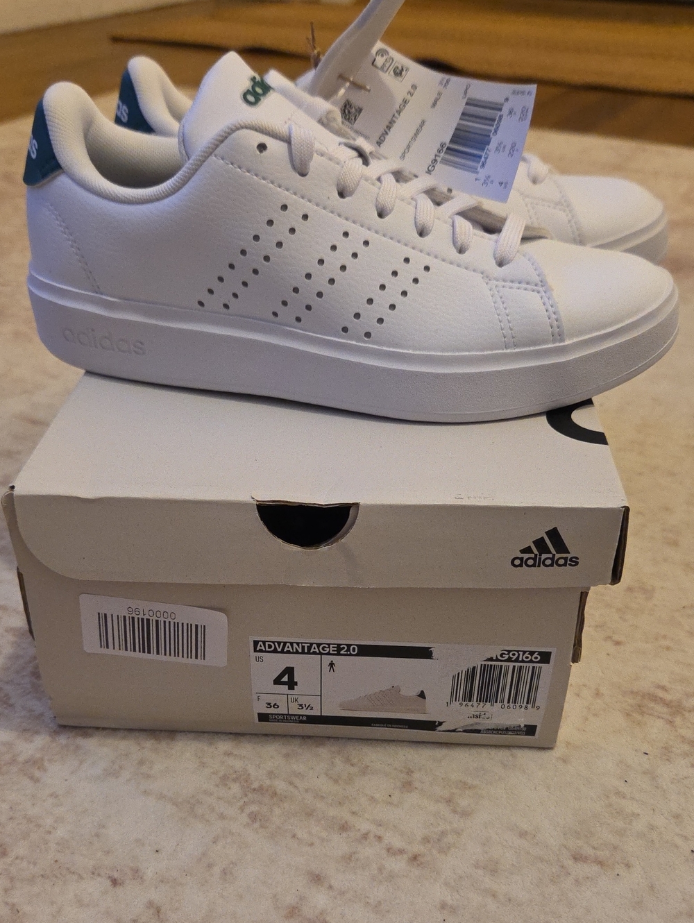 NWT. adidas White Advantage 2.0 Low-Top Sneakers with Subtle Green Heel